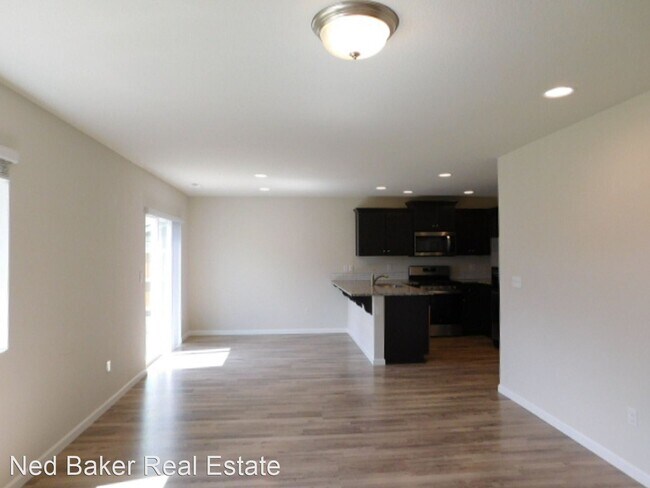 Building Photo - 3 br, 2.5 bath House - 4948 Skylab Ave NE