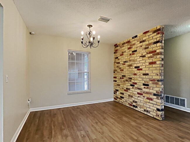 Building Photo - 31 Winding Ridge Rd