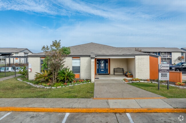 Leasing Center - Summerstone