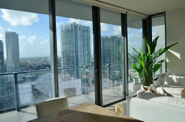 Foto del edificio - 68 SE 6th St