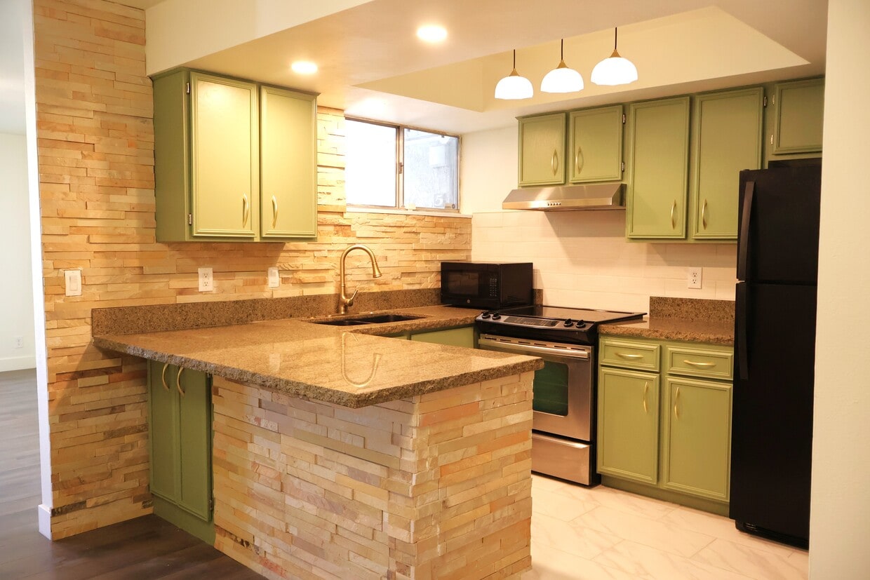 Primary Photo - 265 E Hill Ave