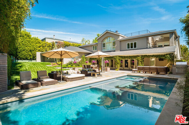 Building Photo - 545 Amalfi Dr