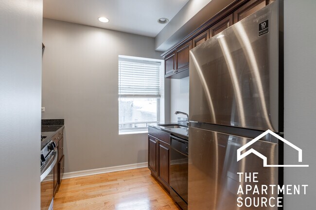 Foto del edificio - 2649 N Kedzie Ave