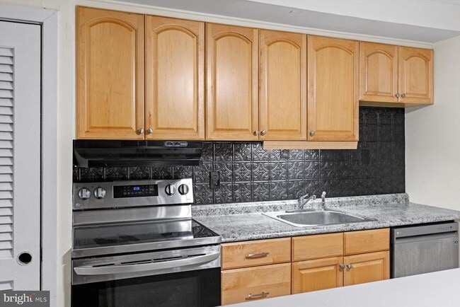 Building Photo - 9 Riverhill