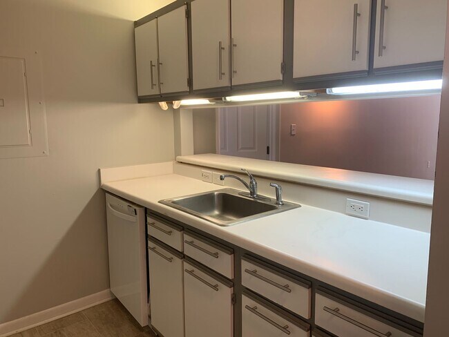 Building Photo - UTILITIES INCLUDED! 4 Bedroom | 4 Bath Con...