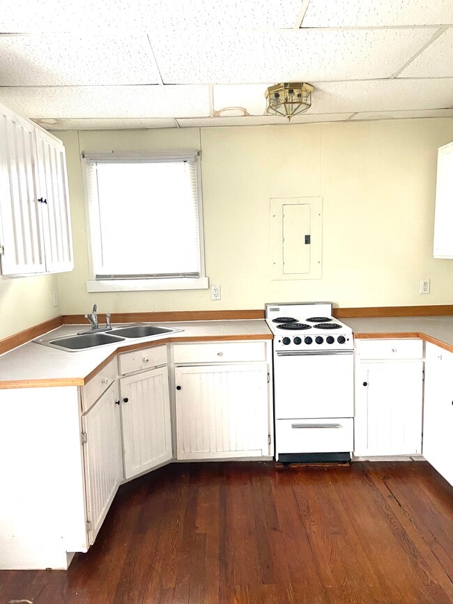 Unfurnished view. - 76 N Main St