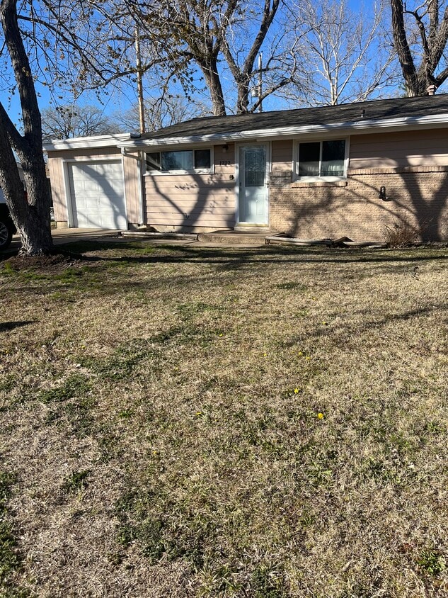 Foto principal - 1222 Midland St