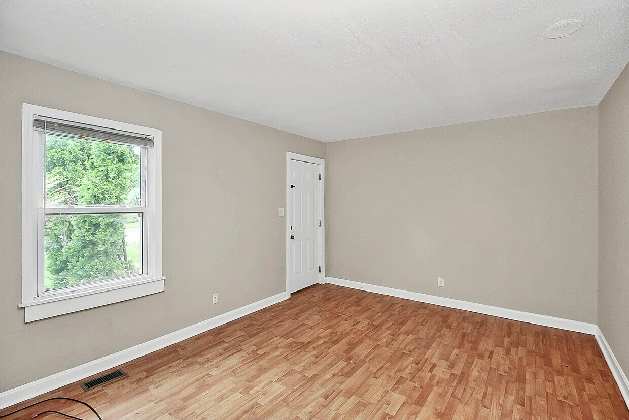Primary Photo - 2401 Celia Ave