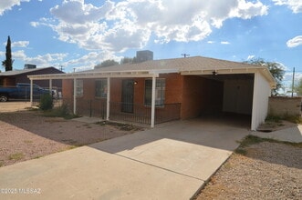 Building Photo - 2362 S Jefferson Ave