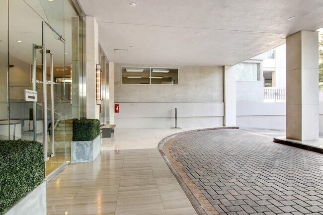 Foto del edificio - 875 Comstock Ave