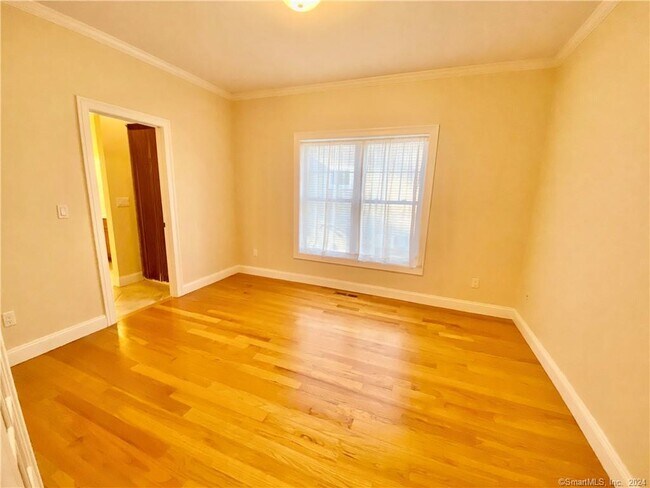 Foto del edificio - 1421 Farmington Ave