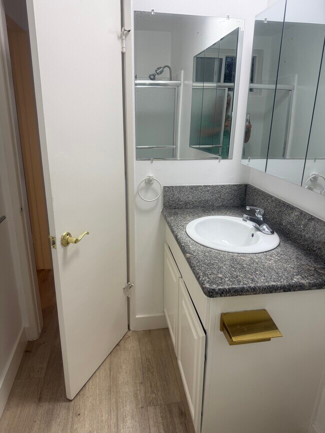 Foto del edificio - 1121 University Blvd W