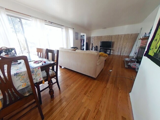 Building Photo - 4 Bedroom w/ POOL and Hot Tub and Huge yard!