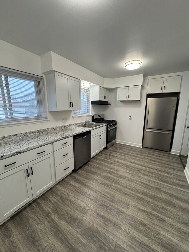 Building Photo - 825 W Thomas L Pkwy