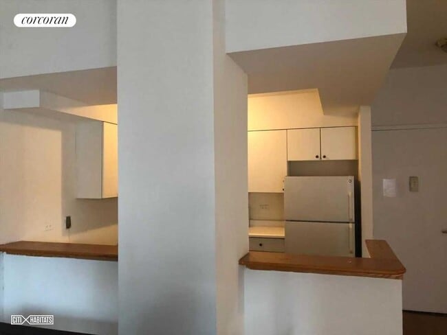 Building Photo - 344 Third Avenue 7E