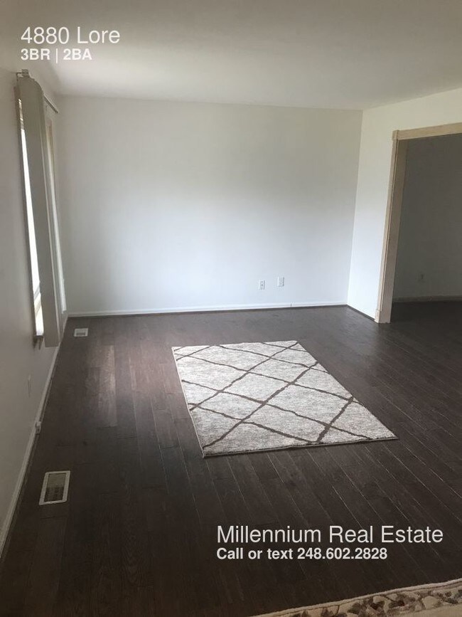 Foto del edificio - 4880 Lore Dr