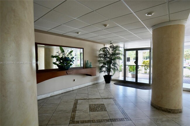 Foto del edificio - 2841 NE 163rd St