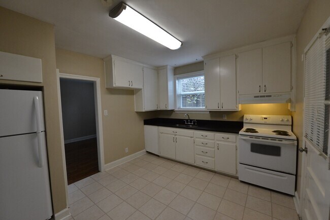 Kitchen - 1133 Carolina Ave