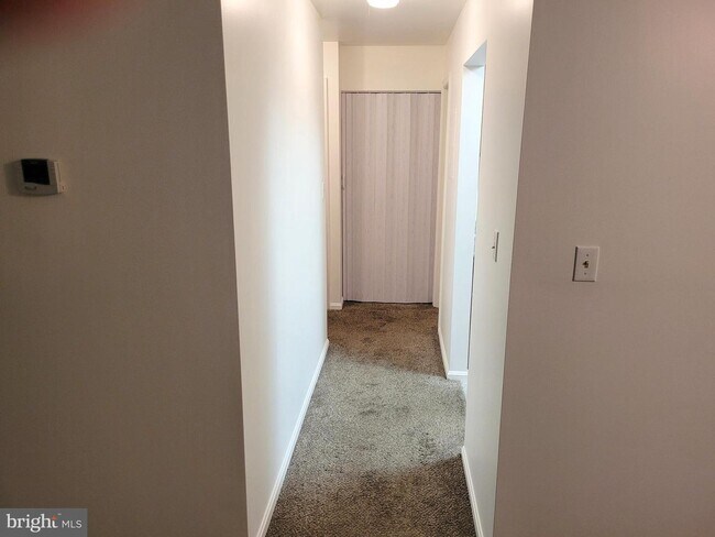 Foto del edificio - 5825 Cove Landing Rd