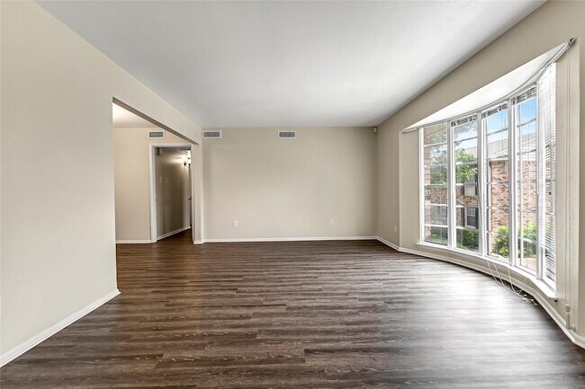 Foto del edificio - 5835 E University Blvd