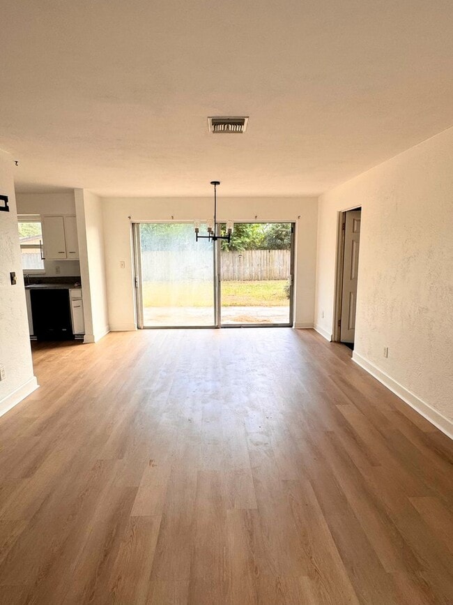 Building Photo - Section 8 Voucher Accepted! Newly Renovated 3-Bed/2-Bath Home – Large Yard & Fenced Privacy!