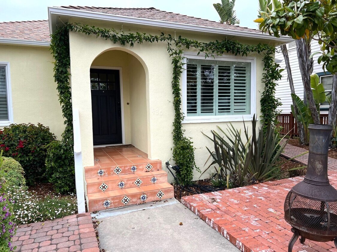 Primary Photo - Beautifully Remodeled 1939 Downtown Cottage