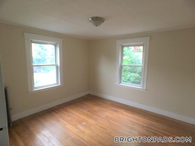 Building Photo - 102 Nonantum St