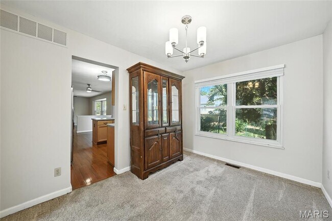 Building Photo - 1043 Oakwood Farms Ln