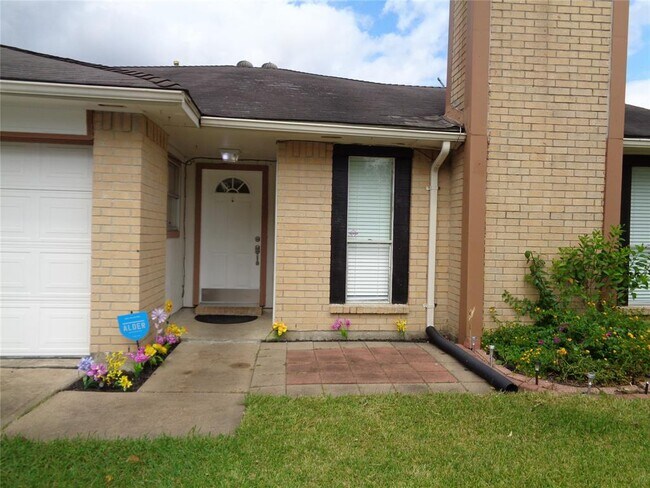 Building Photo - 6502 La Violetta Dr