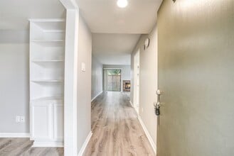 Building Photo - 767 Bering Dr