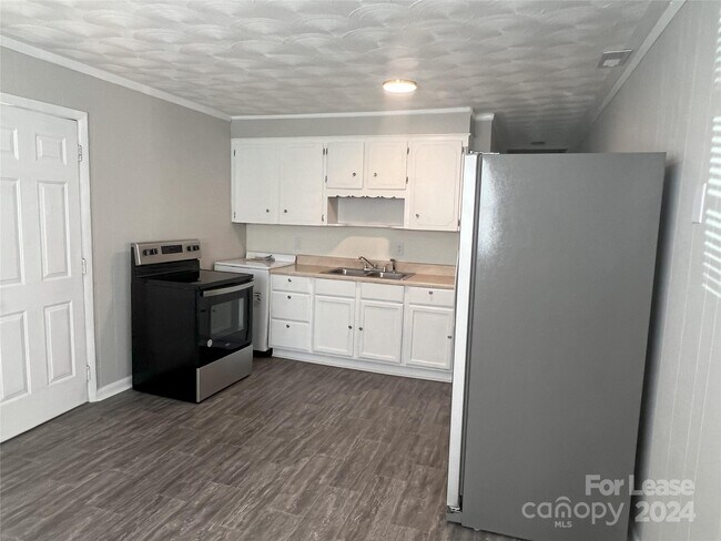 Building Photo - 1797 Killian Ave