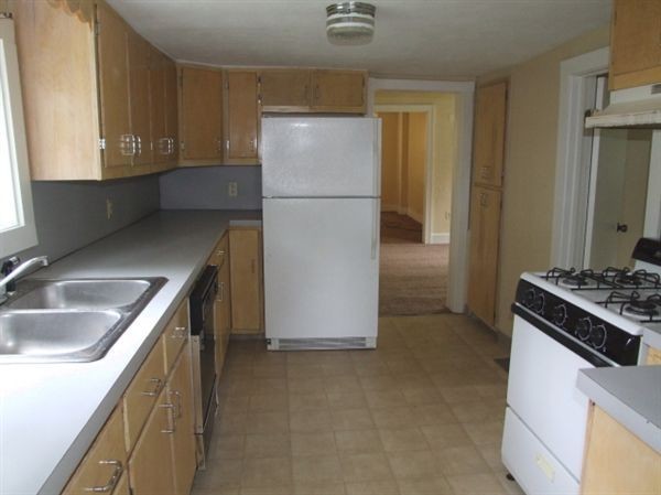 Building Photo - 32 Colfax St NE