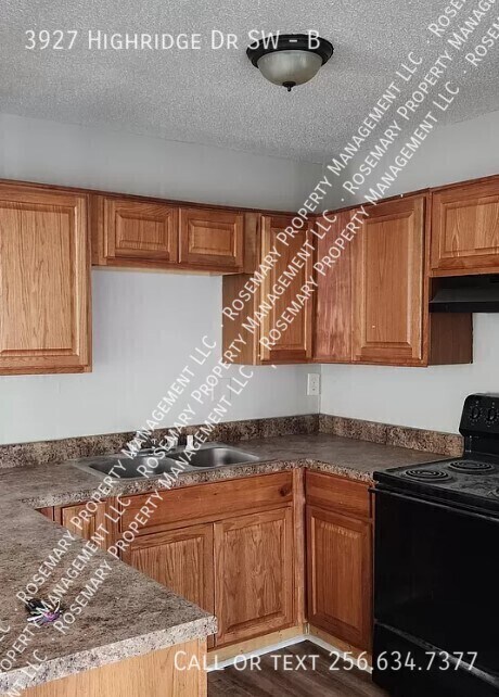 Building Photo - 3927 Highridge Dr SW