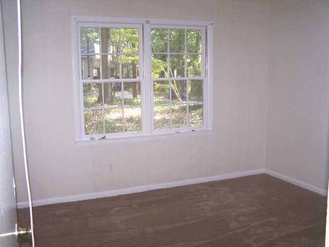 Building Photo - 139 Hart Ave