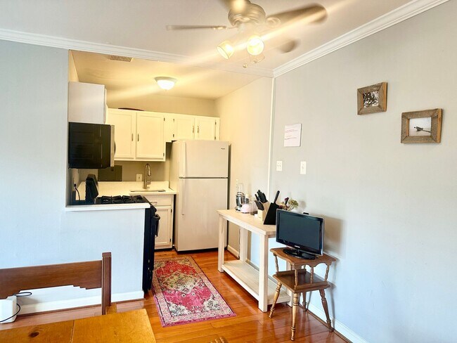Foto del edificio - 1 Bed 1 Bath!  Pets Welcome!  Parking!