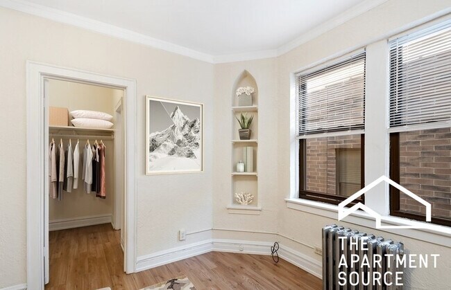 Foto del edificio - 4829 N Damen Ave