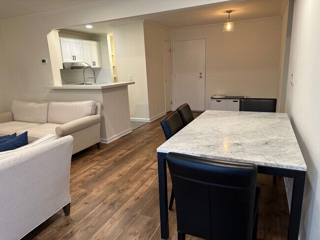 Foto del edificio - 204 Larkspur Plaza Dr