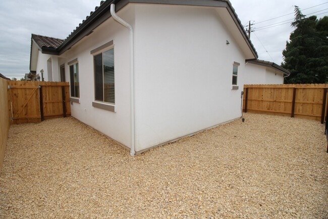 Building Photo - BRAND NEW 2BED/2BATH with SOLAR - Clinton/Arthur