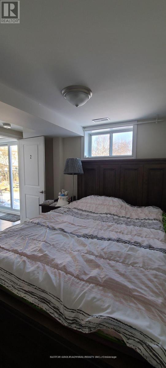 Building Photo - 15 B Cundles Rd E