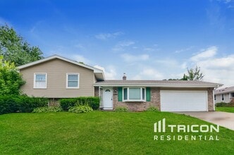 Building Photo - 3760 75th St E