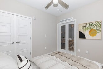 Interior Photo - Onyx North Central