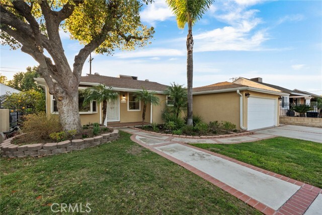 Foto del edificio - 6313 Bluebell Ave