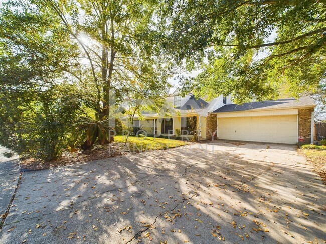 Foto del edificio - 4 bed / 2 bath Nestled in the vibrant hear...