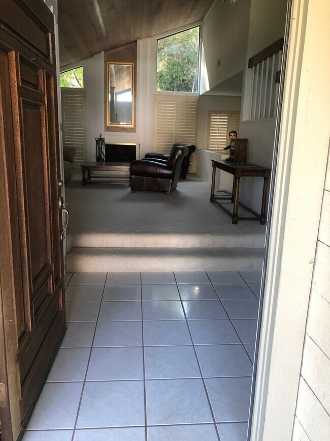 Building Photo - Beautiful Four Bedroom Two Story Home - UT...