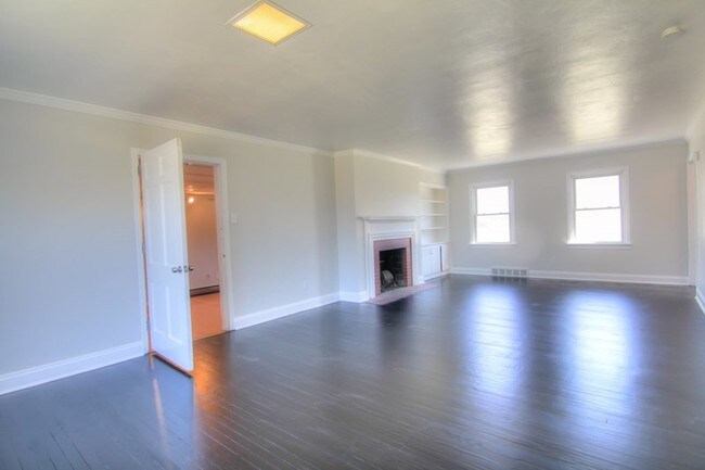 Building Photo - 5365 Trailview Dr