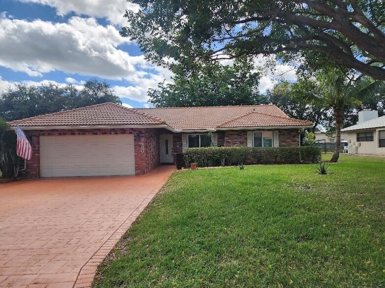 Foto principal - 8280 NW 5th St