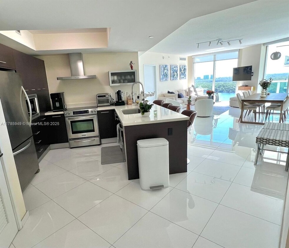 Primary Photo - 250 Sunny Isles Blvd