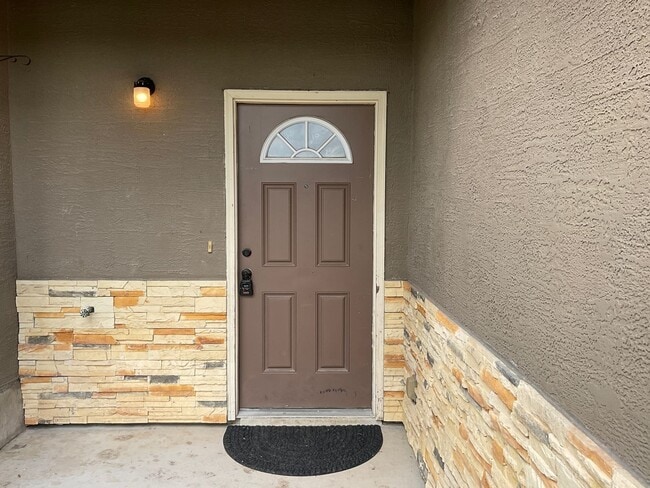 Building Photo - 6403 Aspen Hill