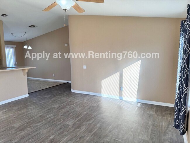 Foto del edificio - Cozy 3 Bed 2 Bath Home Near Base!