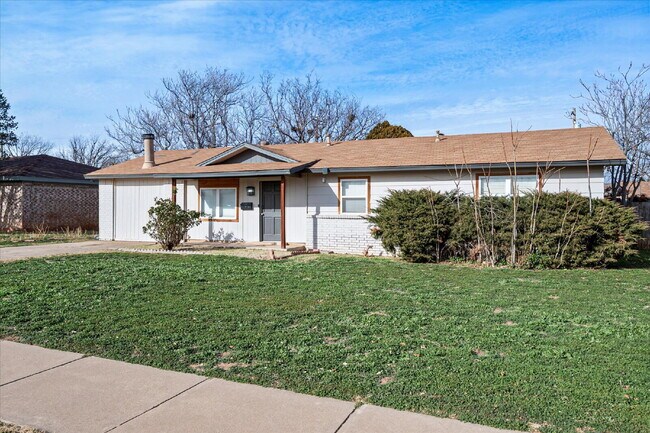 Building Photo - Fully Furnished Long-Term Rental!!